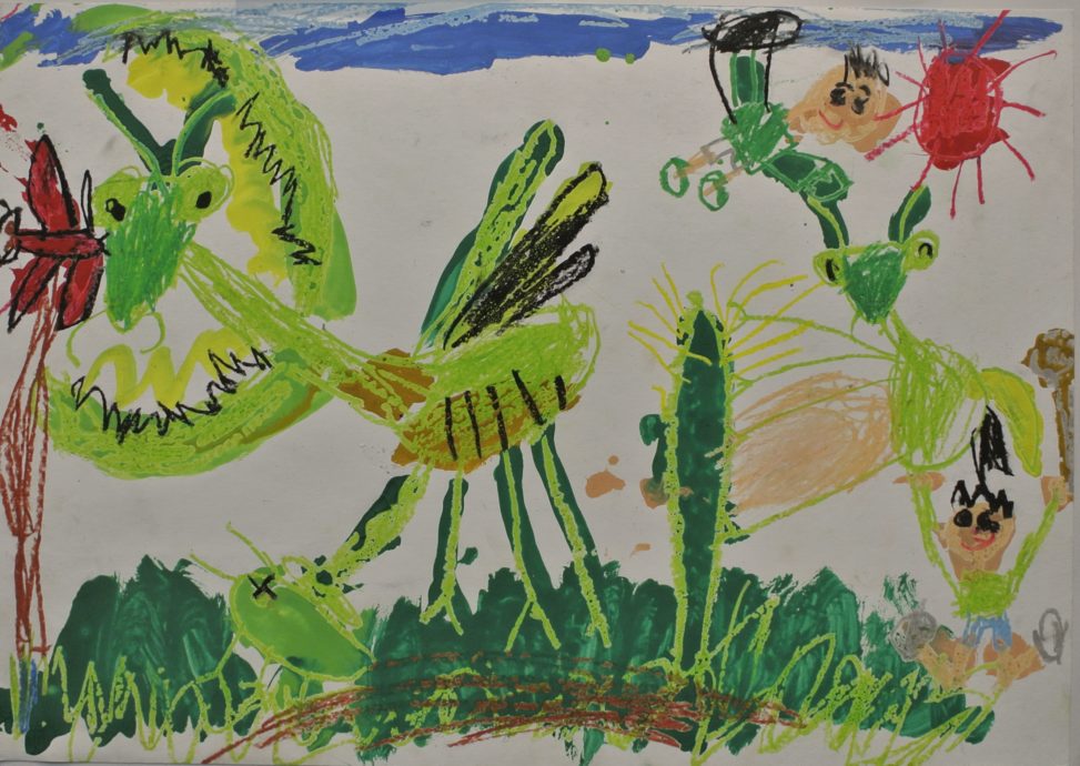 うわぁ～、トンボとバッタを狙ってるぞ！